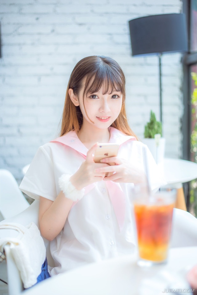 “哦？”邓贤看着庞统道：“此言何意？”